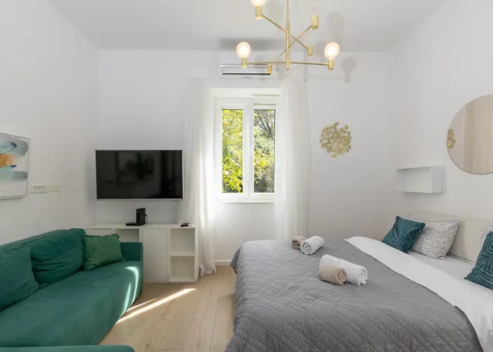 Luka Apartment Split